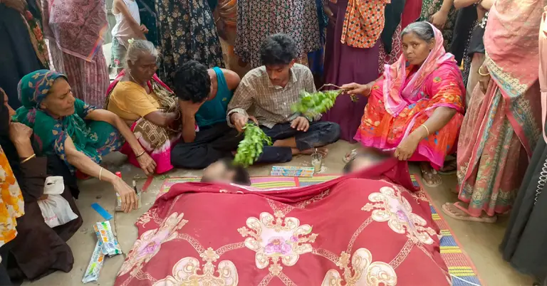 নিহতদের মরদেহের পাশে স্বজনদের ভিড়